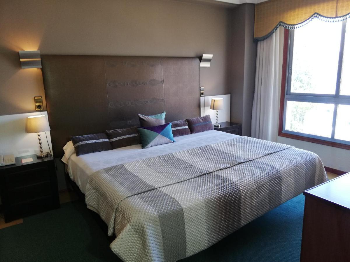 Hotel Ciudad De Виго Екстериор снимка