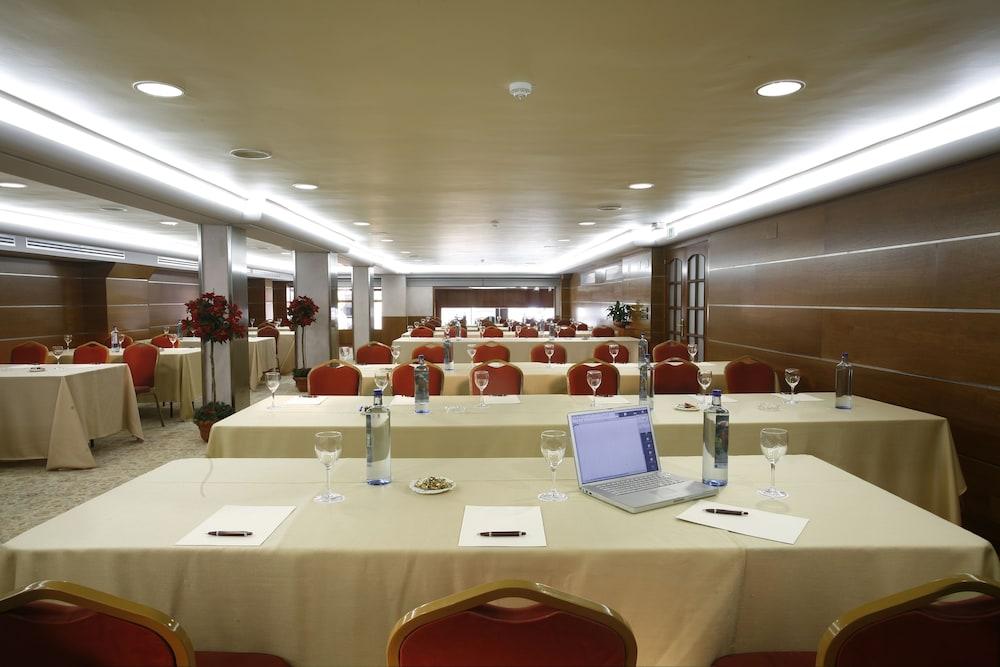Hotel Ciudad De Виго Съоръжения снимка
