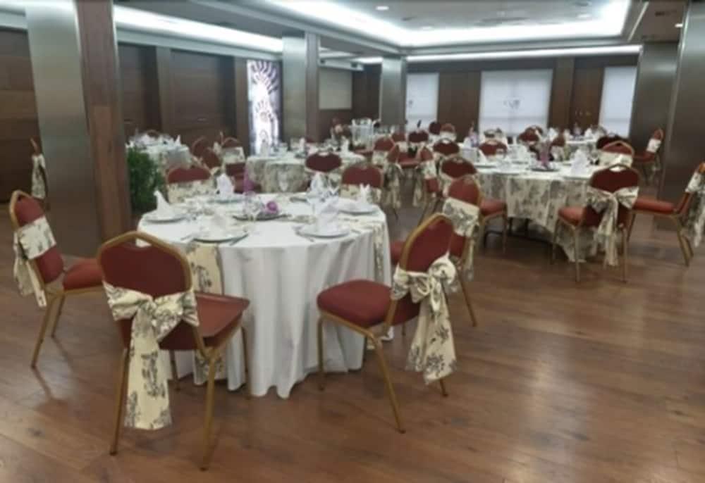 Hotel Ciudad De Виго Екстериор снимка